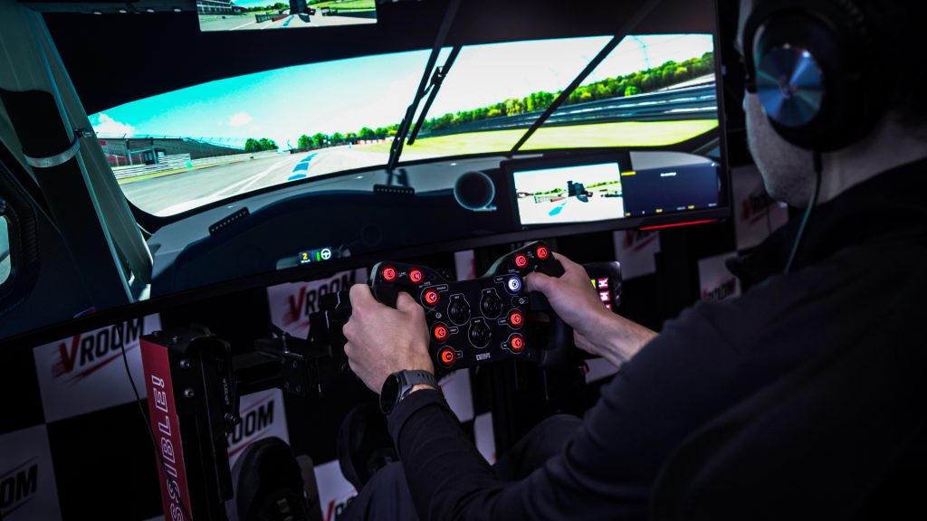 hero-group-racing-BbDmO7tY